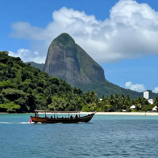 Descubra o Encanto do Passeio de Escuna pela Ilha Grande