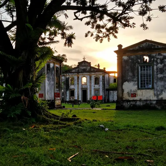Explorando as Ruínas do Presídio na Ilha Grande